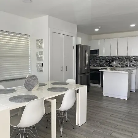 Modern Home, Excellent Location Miami Exterior photo