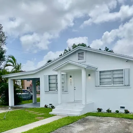Modern Home, Excellent Location Miami Exterior photo