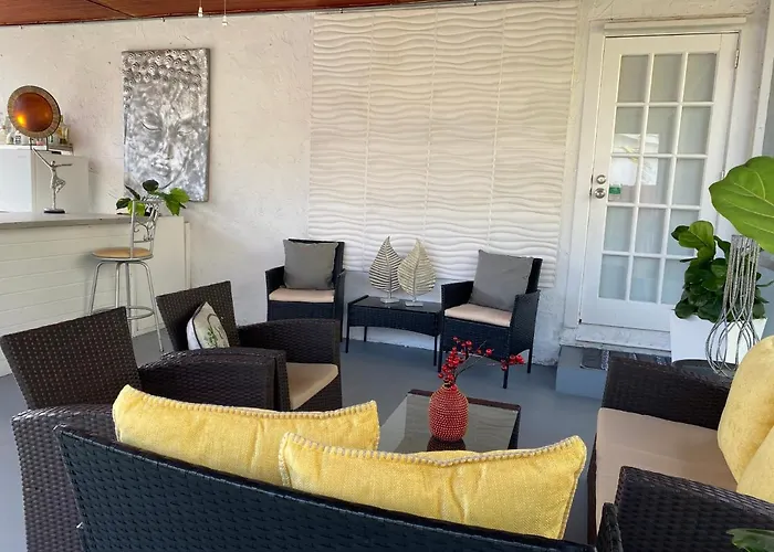 Modern Home, Excellent Location Miami